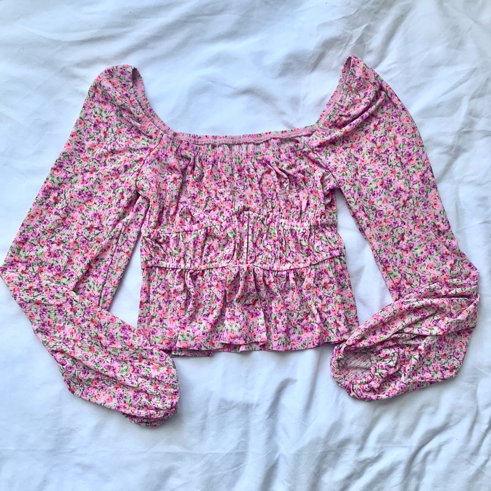 NWOT Beautiful Floral Peplum Long Sleeve